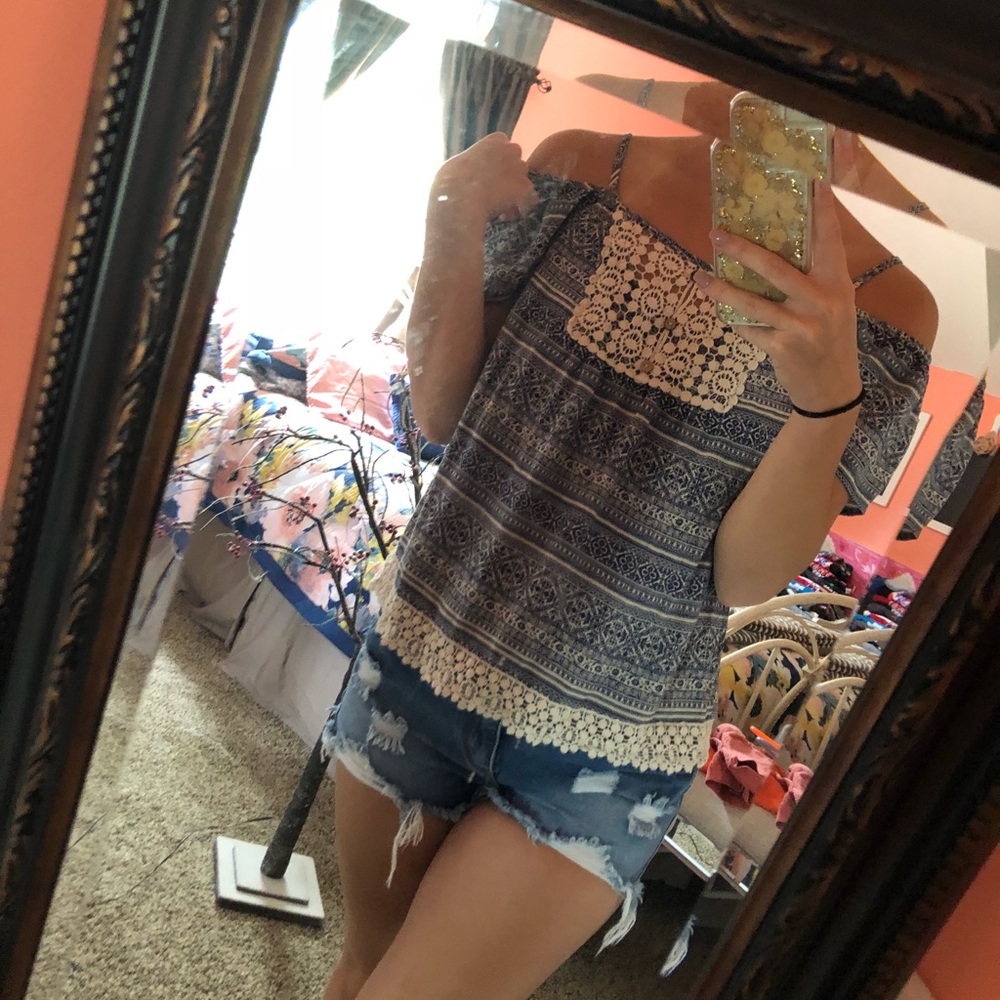 Blouse with lace and off the shoulder sleeves